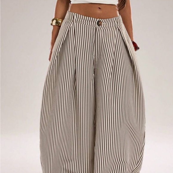 Pants - New Wide-Leg Striped pant size XL